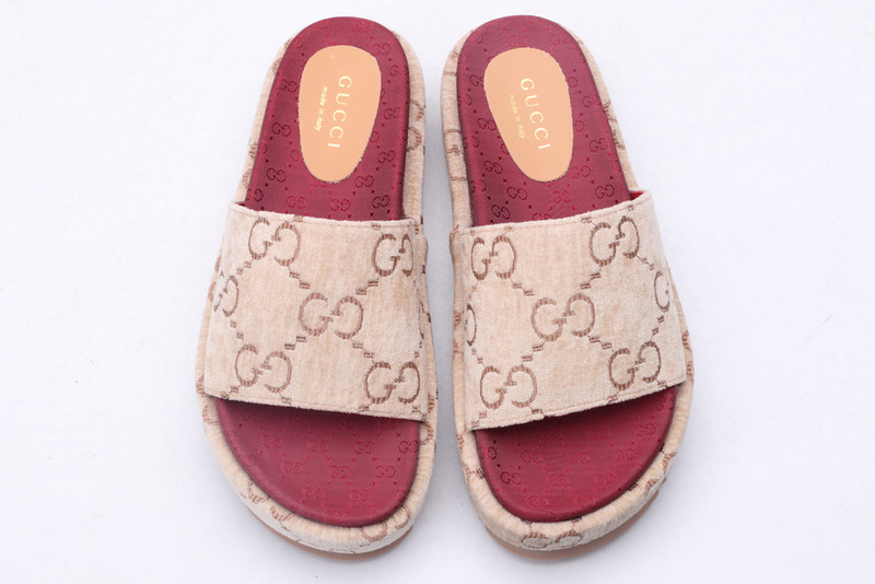 g*u*i sandals