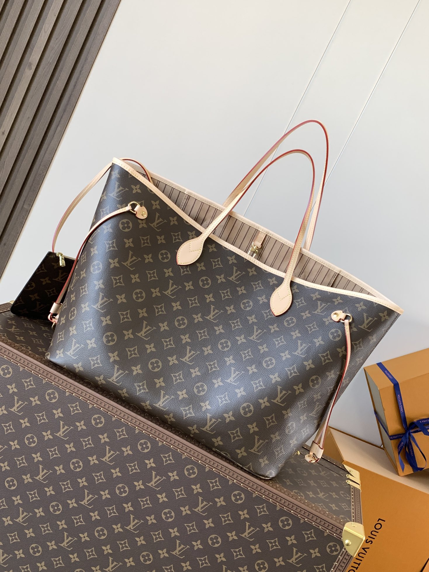 LVT PURSE GM