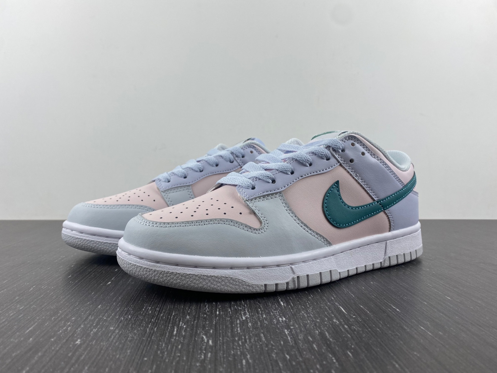 nike dunk low gs “mineral teal” fd1232-002