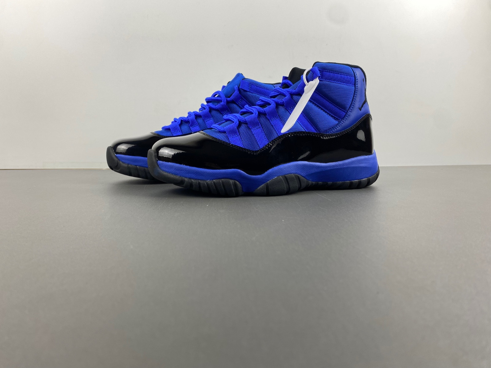 AIR JORDAN 11
