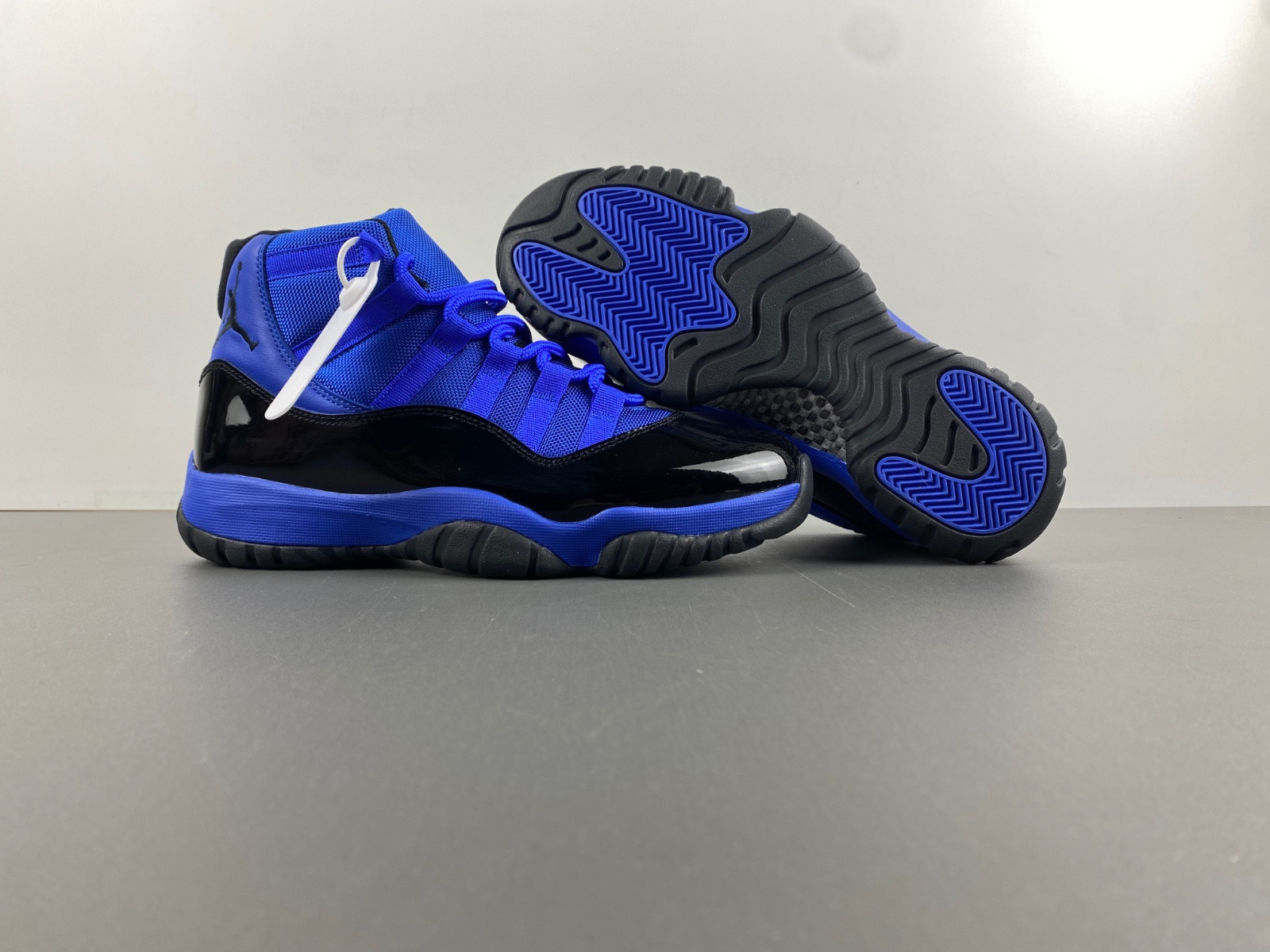 AIR JORDAN 11