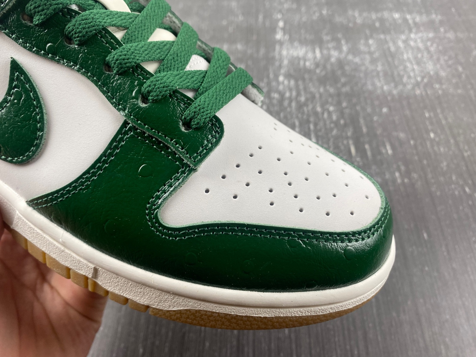 nike dunk low lx wmns gorge green fj2260-002
