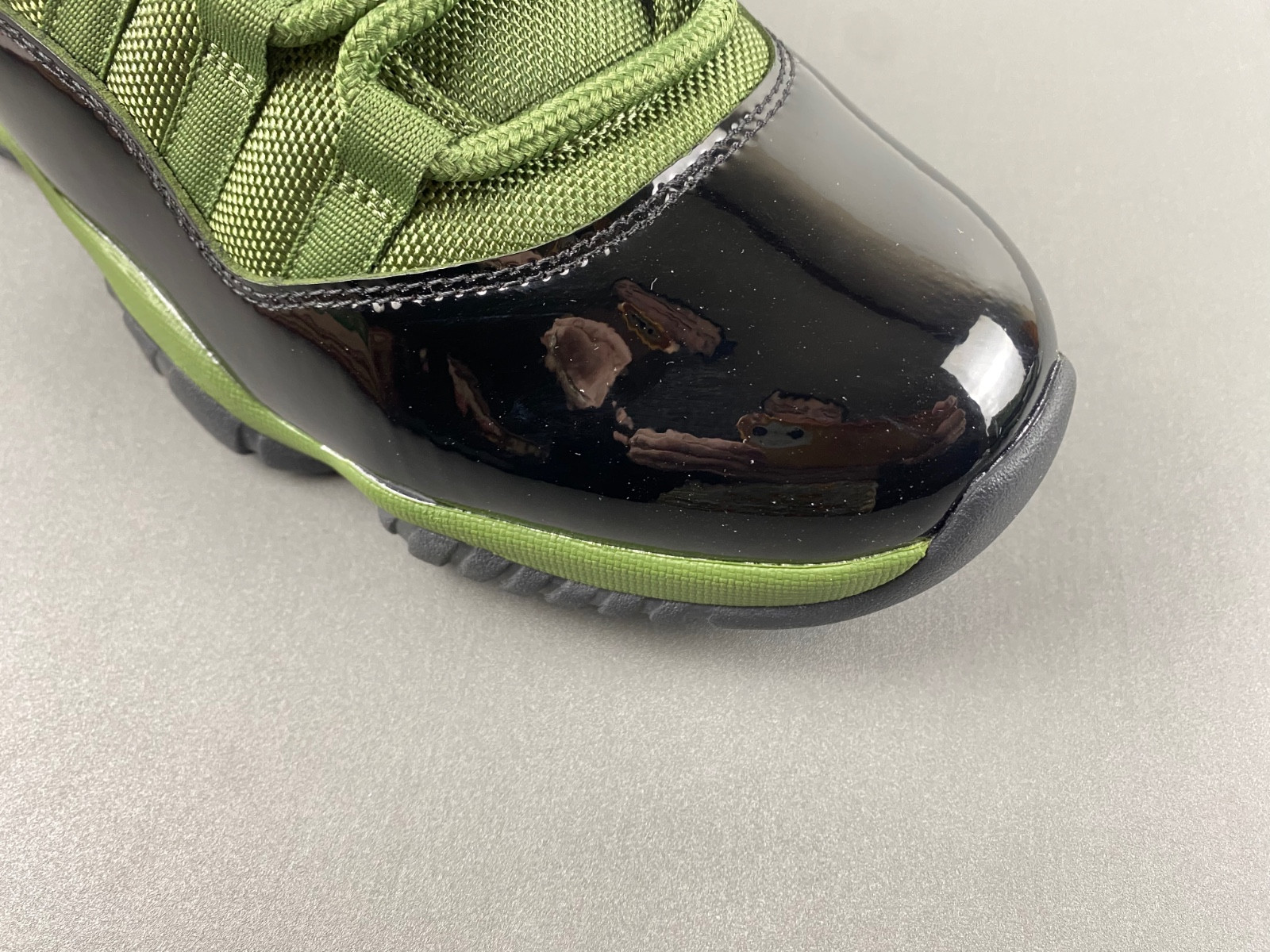 AIR JORDAN 11