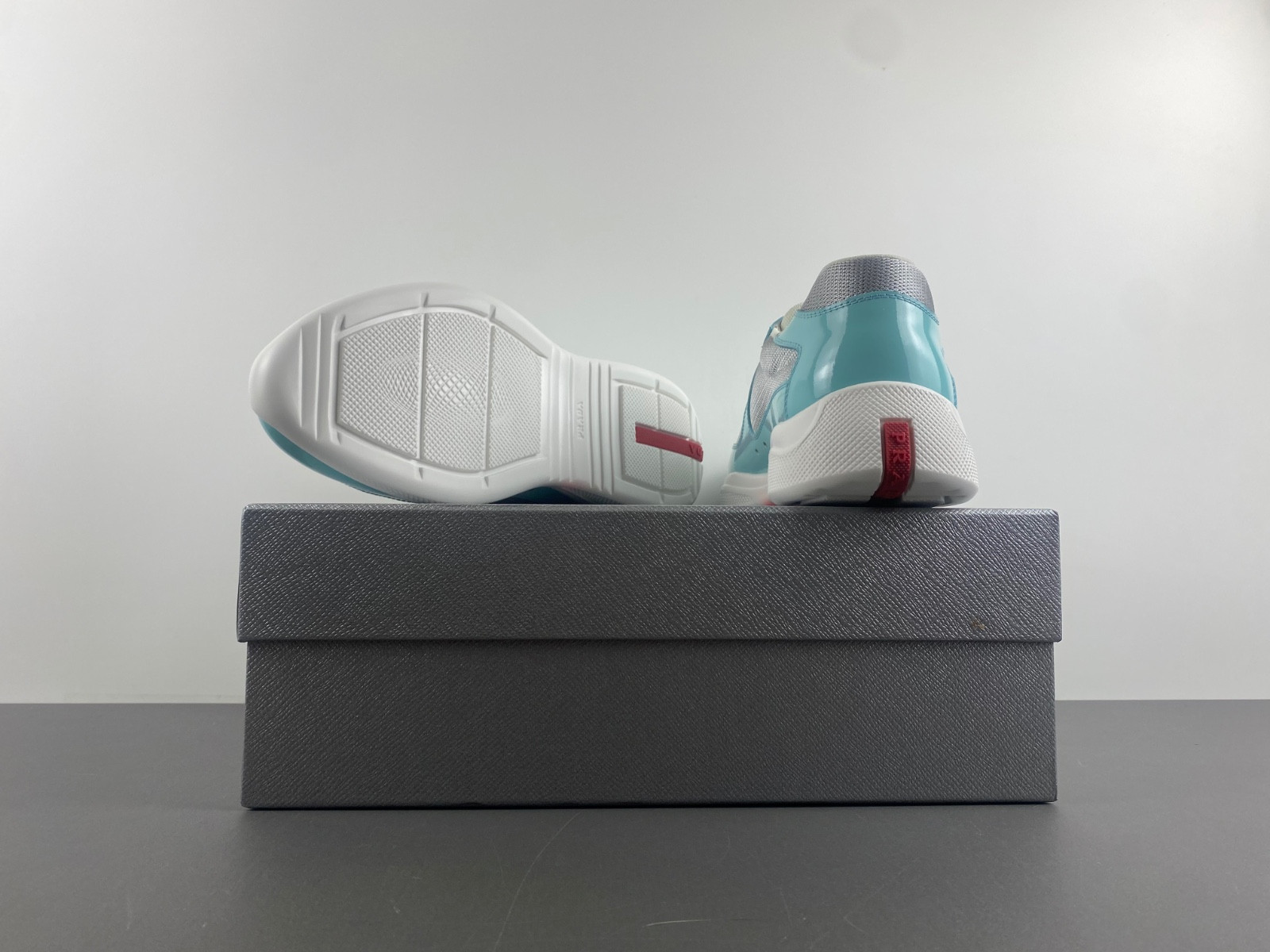 pr sneaker