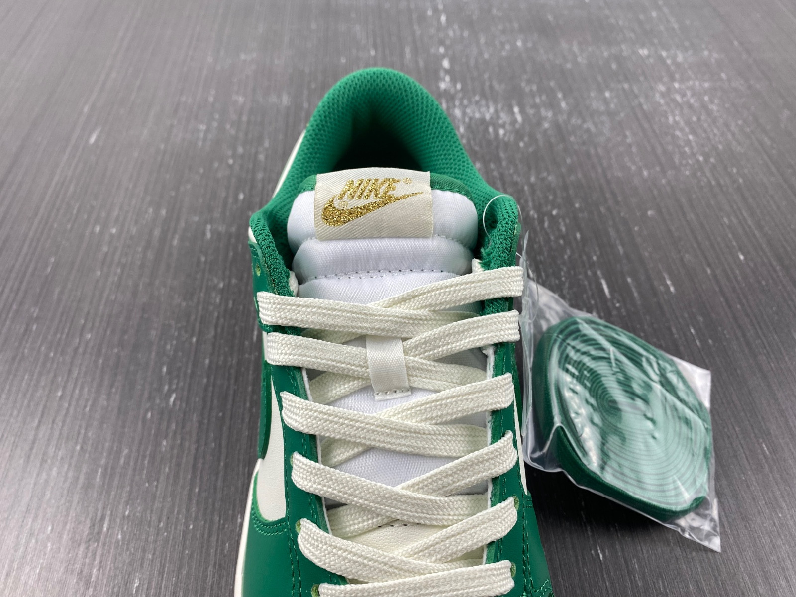 nike dunk low "green/gold"