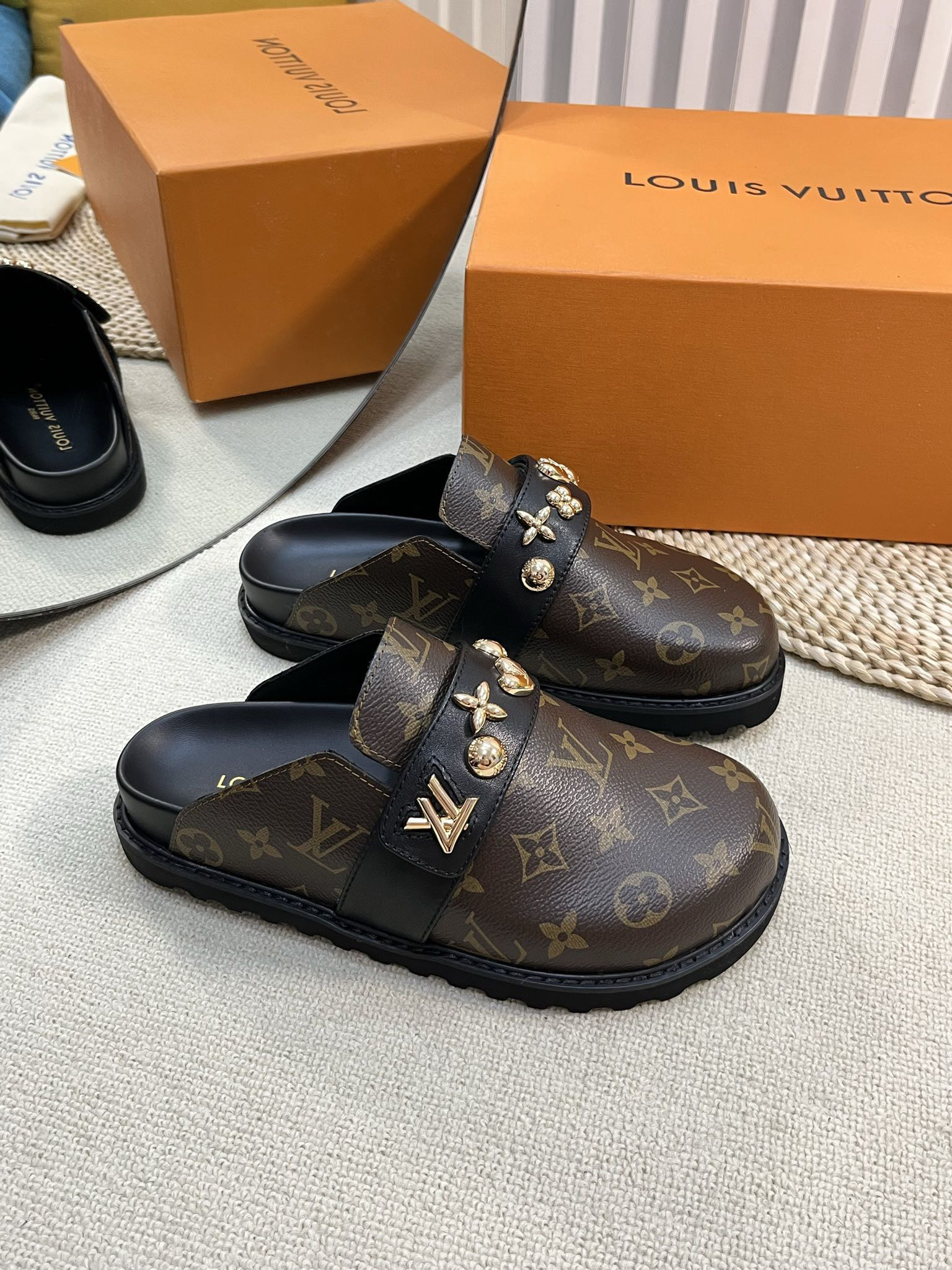 LVT SANDALS