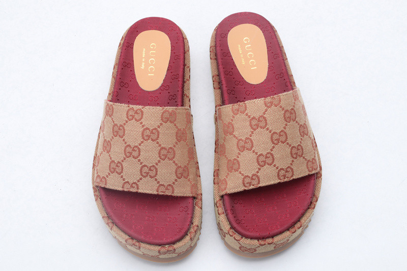 g*u*i sandals