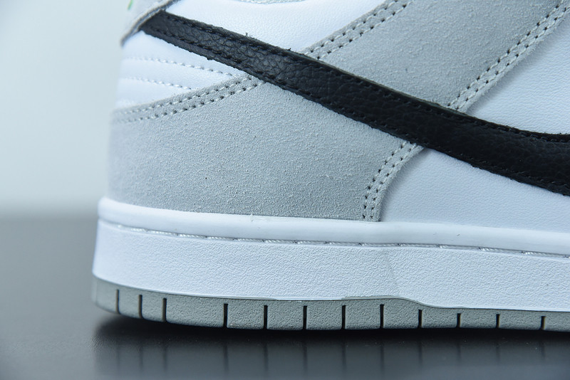 nike sb dunk low “chlorophyll” bq6817-011