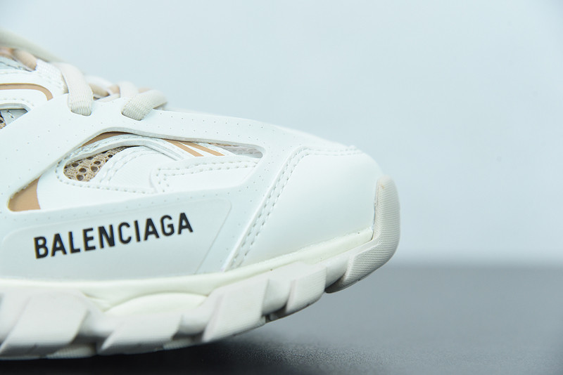 bc track sneaker