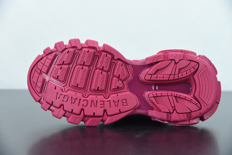 bc track sneaker