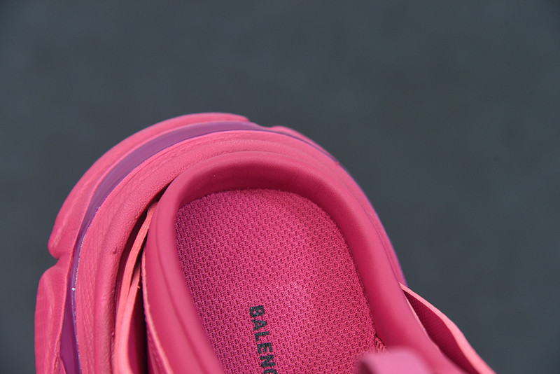bc track sneaker