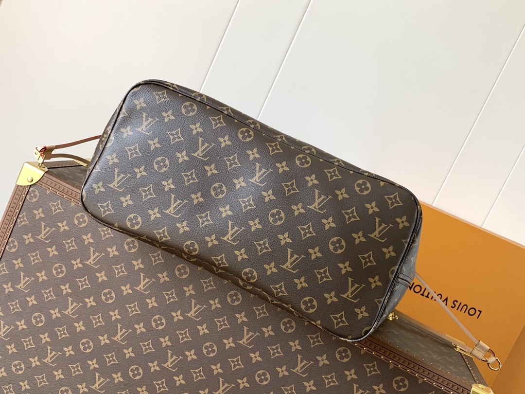 LVT PURSE GM