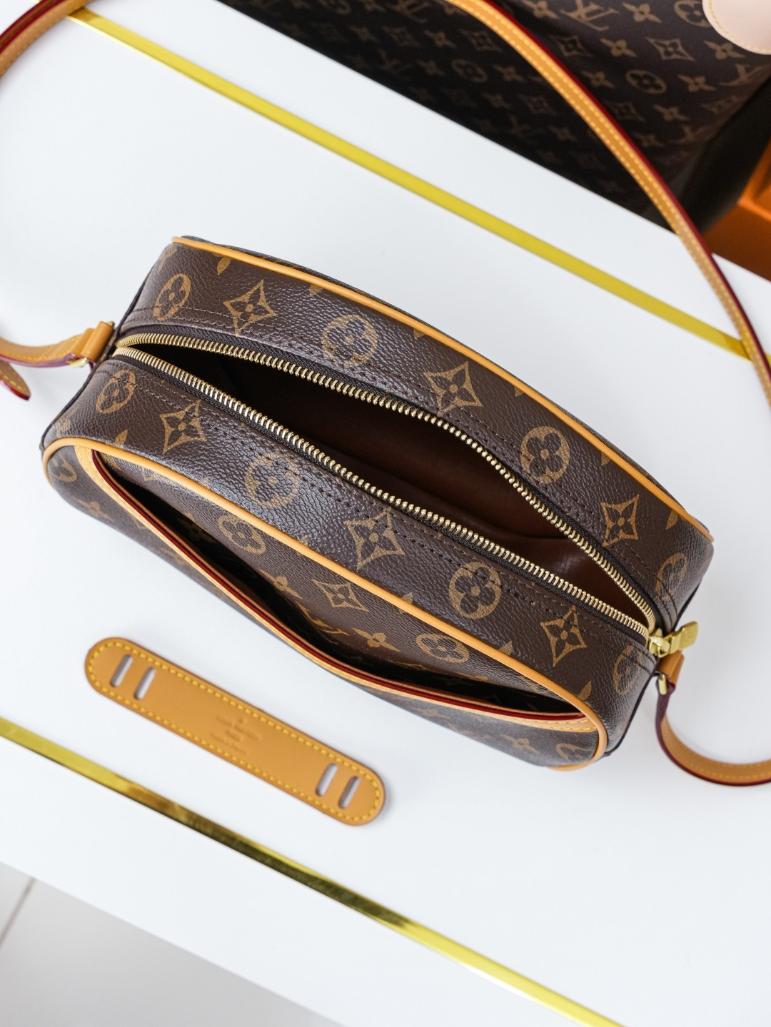 LVT PURSE