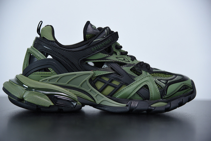 bc track sneaker
