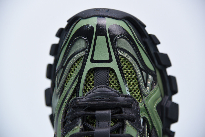 bc track sneaker