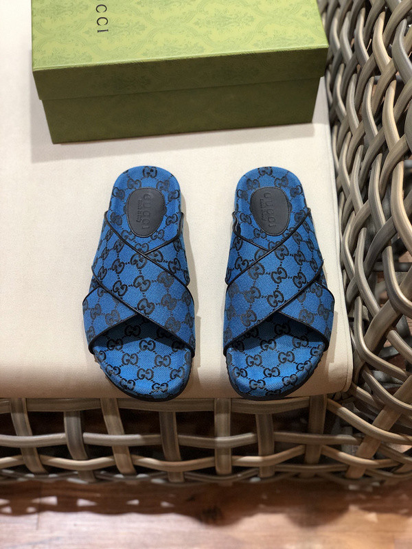 g*u*i sandals