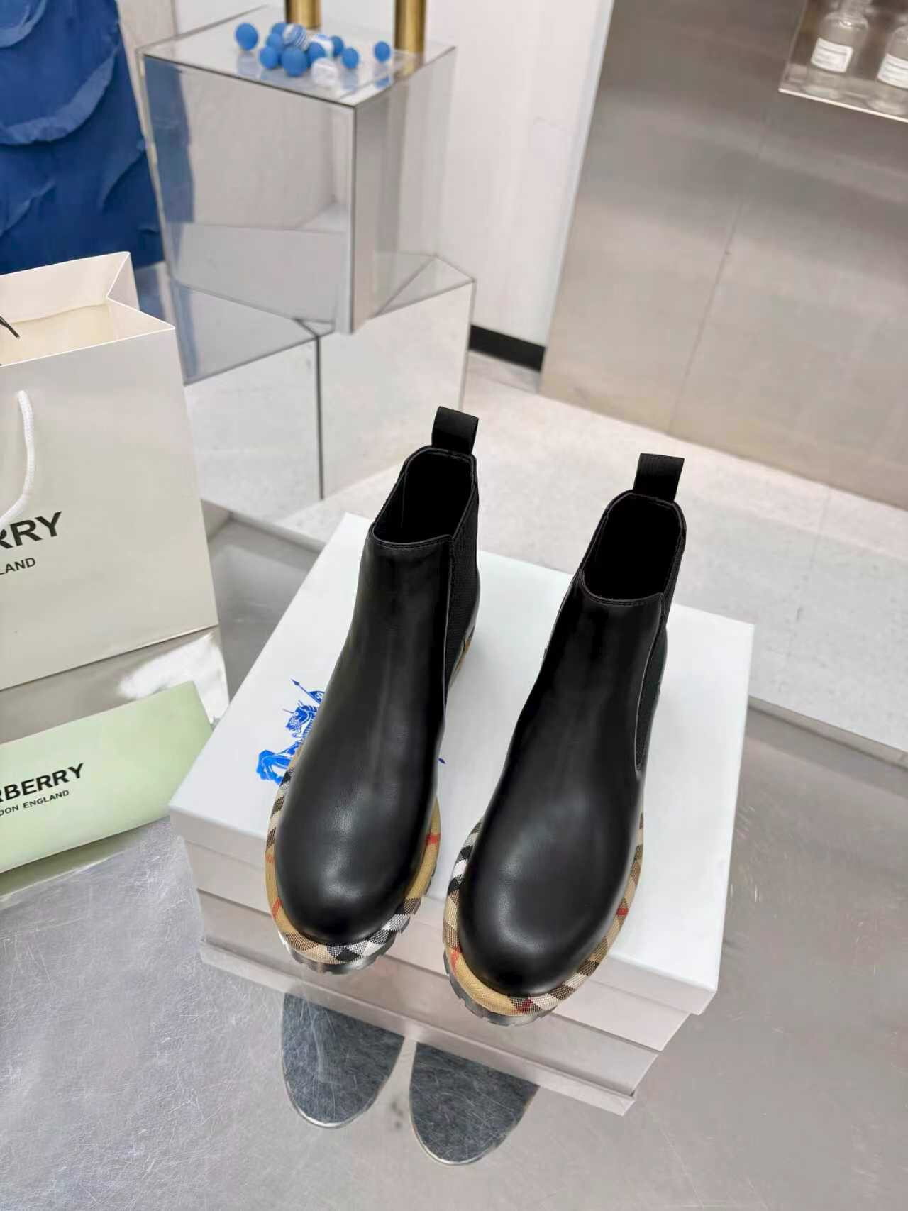 Bv*b*rry Sneaker