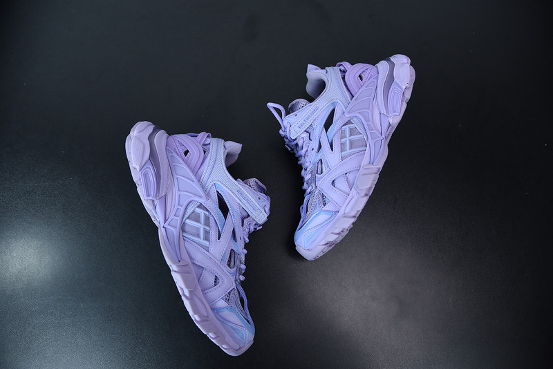 bc track sneaker
