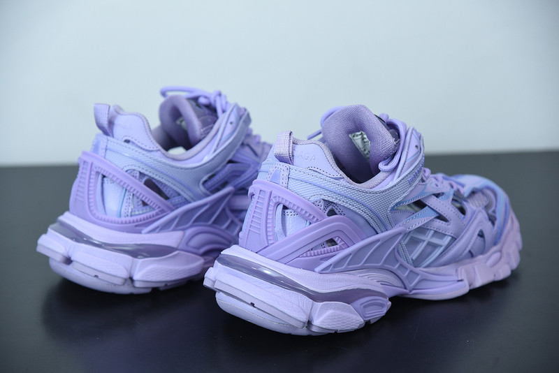 bc track sneaker