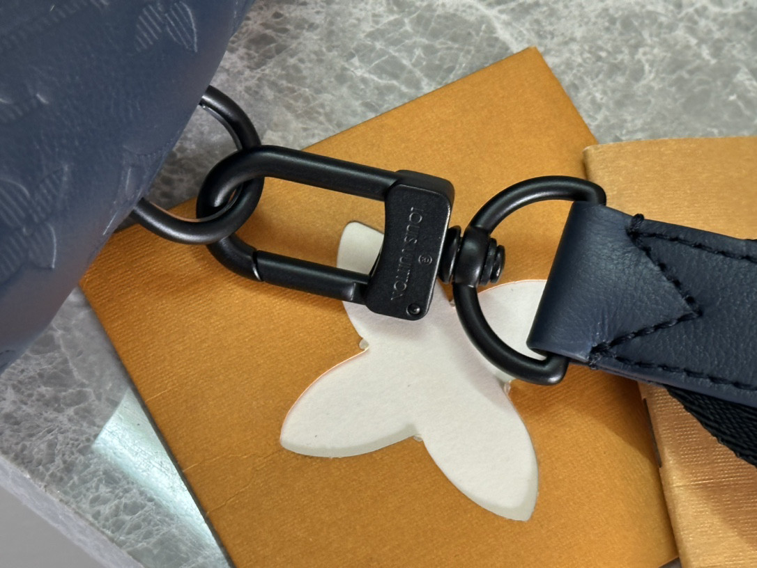 LVT PURSE bLUE
