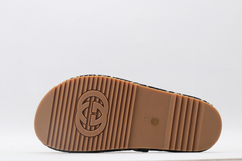 g*u*i sandals