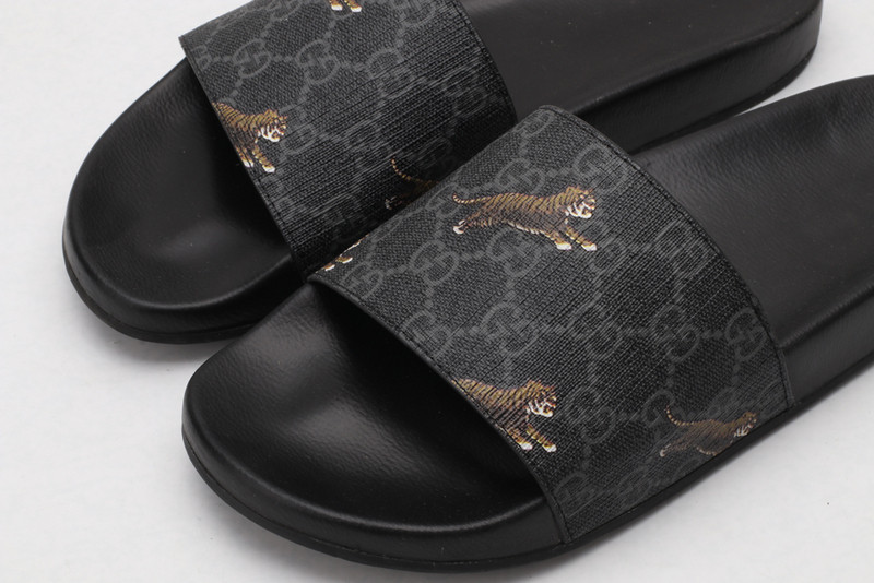 g*u*i sandals