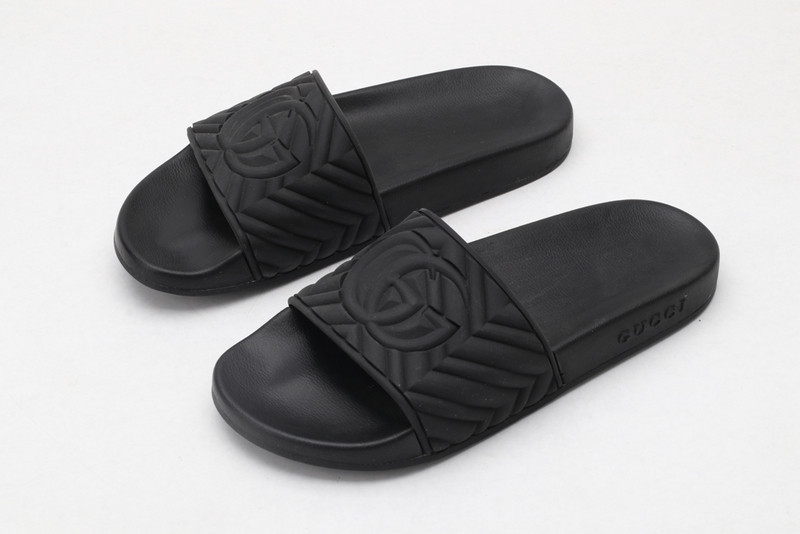 g*u*i sandals