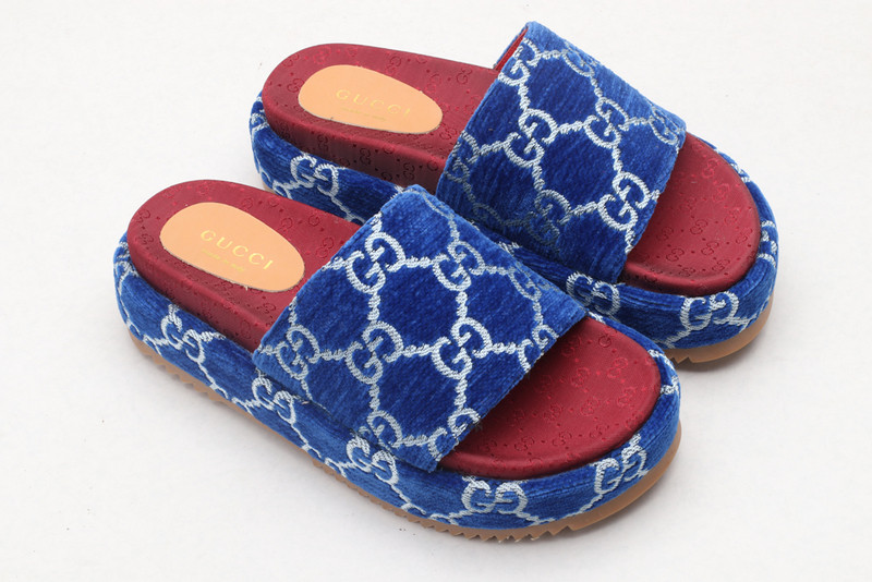 g*u*i sandals
