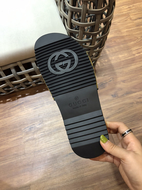 g*u*i sandals