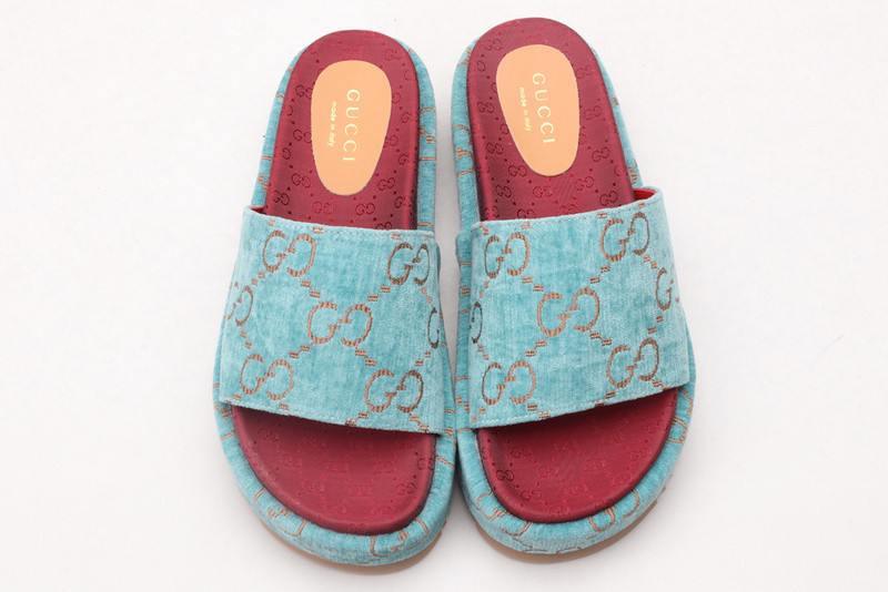 g*u*i sandals