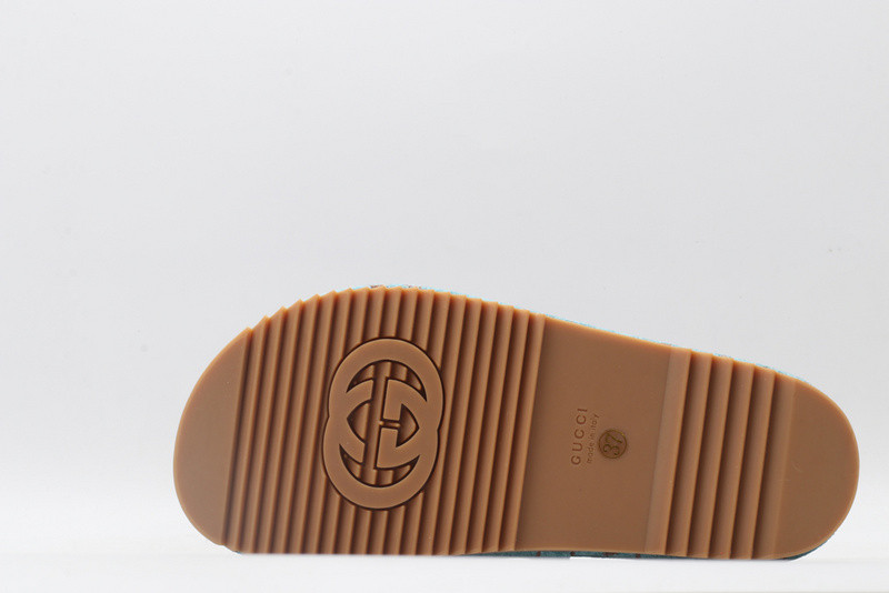 g*u*i sandals