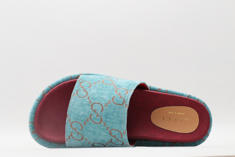 g*u*i sandals
