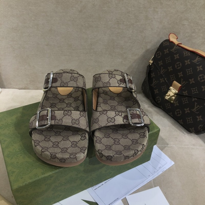 g*u*i sandals