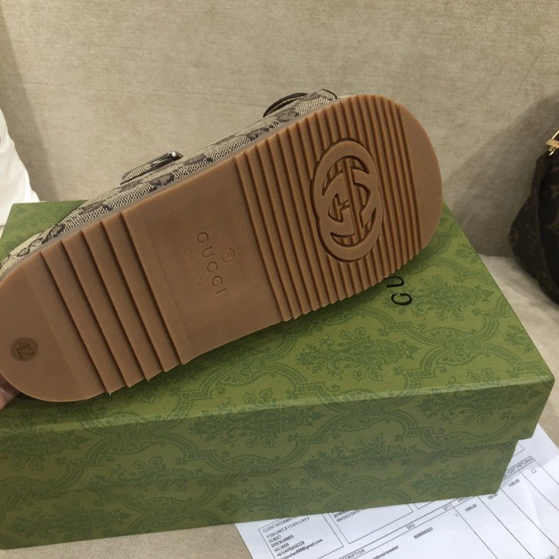 g*u*i sandals