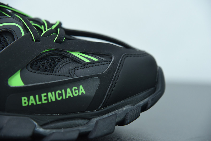 bc track sneaker