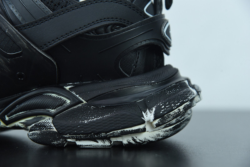 bc track sneaker