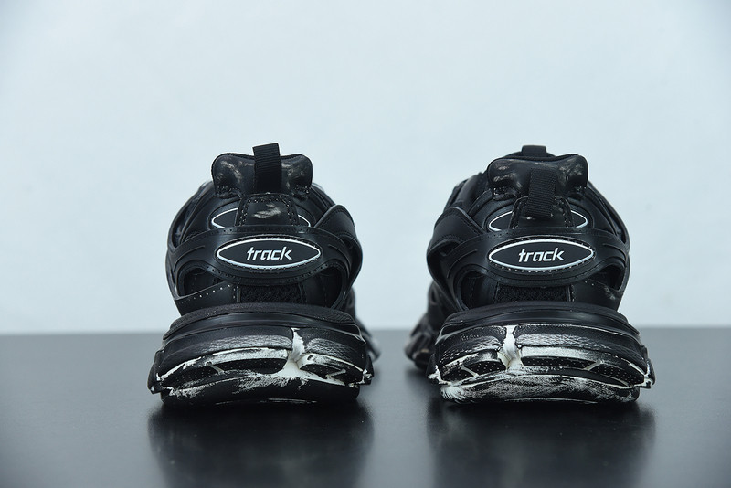 bc track sneaker