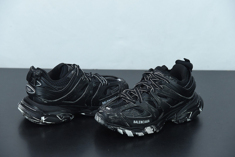 bc track sneaker