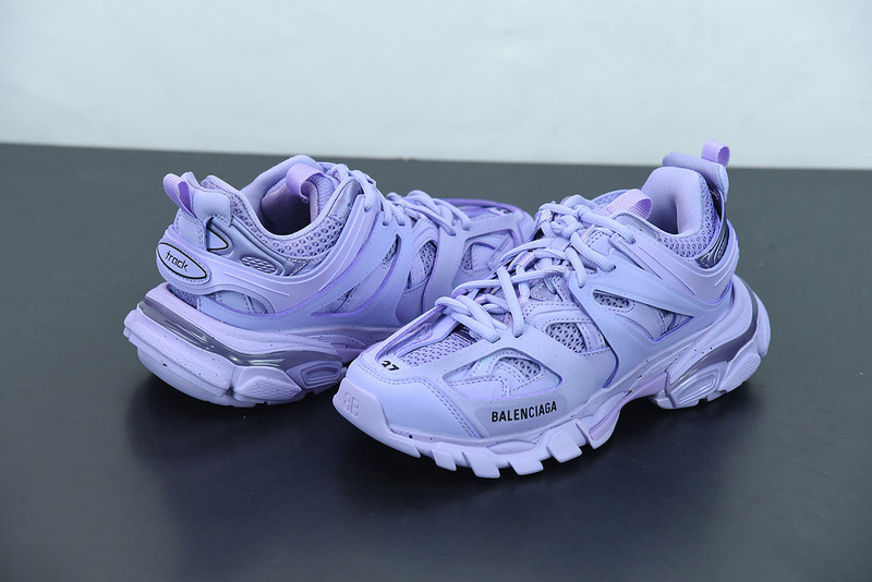 bc track sneaker