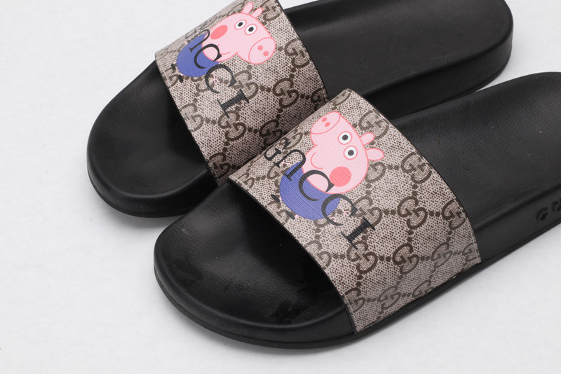 g*u*i sandals