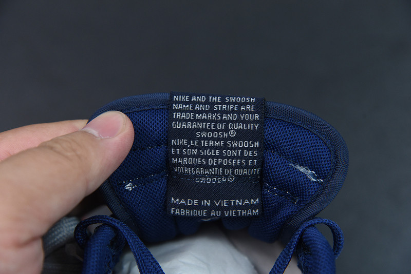 nike sb dunk low “georgetown” cw1590-004
