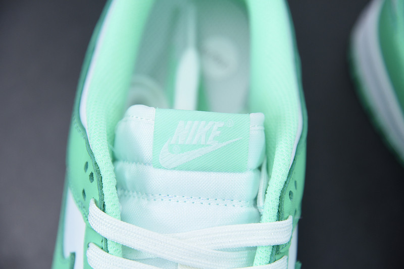 nike sb dunk low green glow dd1503-105