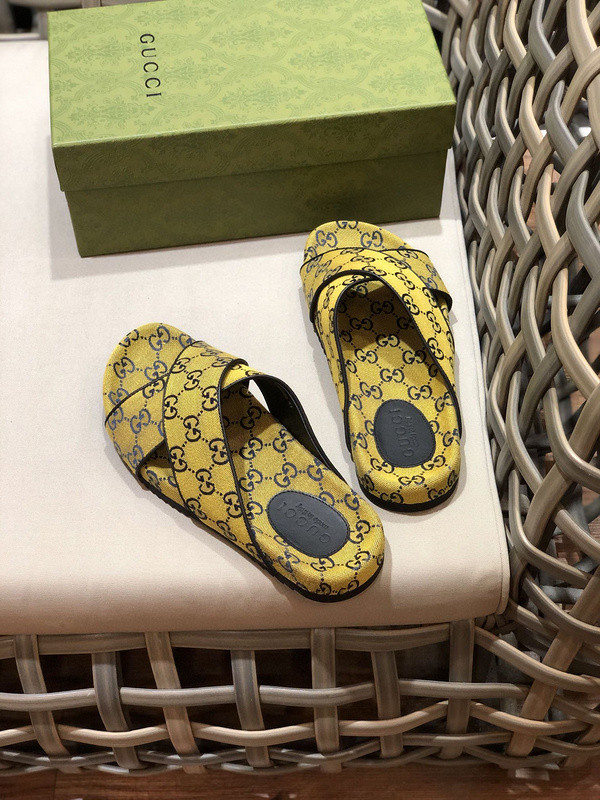 g*u*i sandals