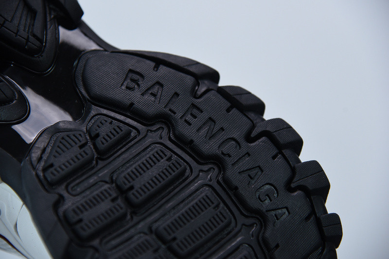 bc track sneaker