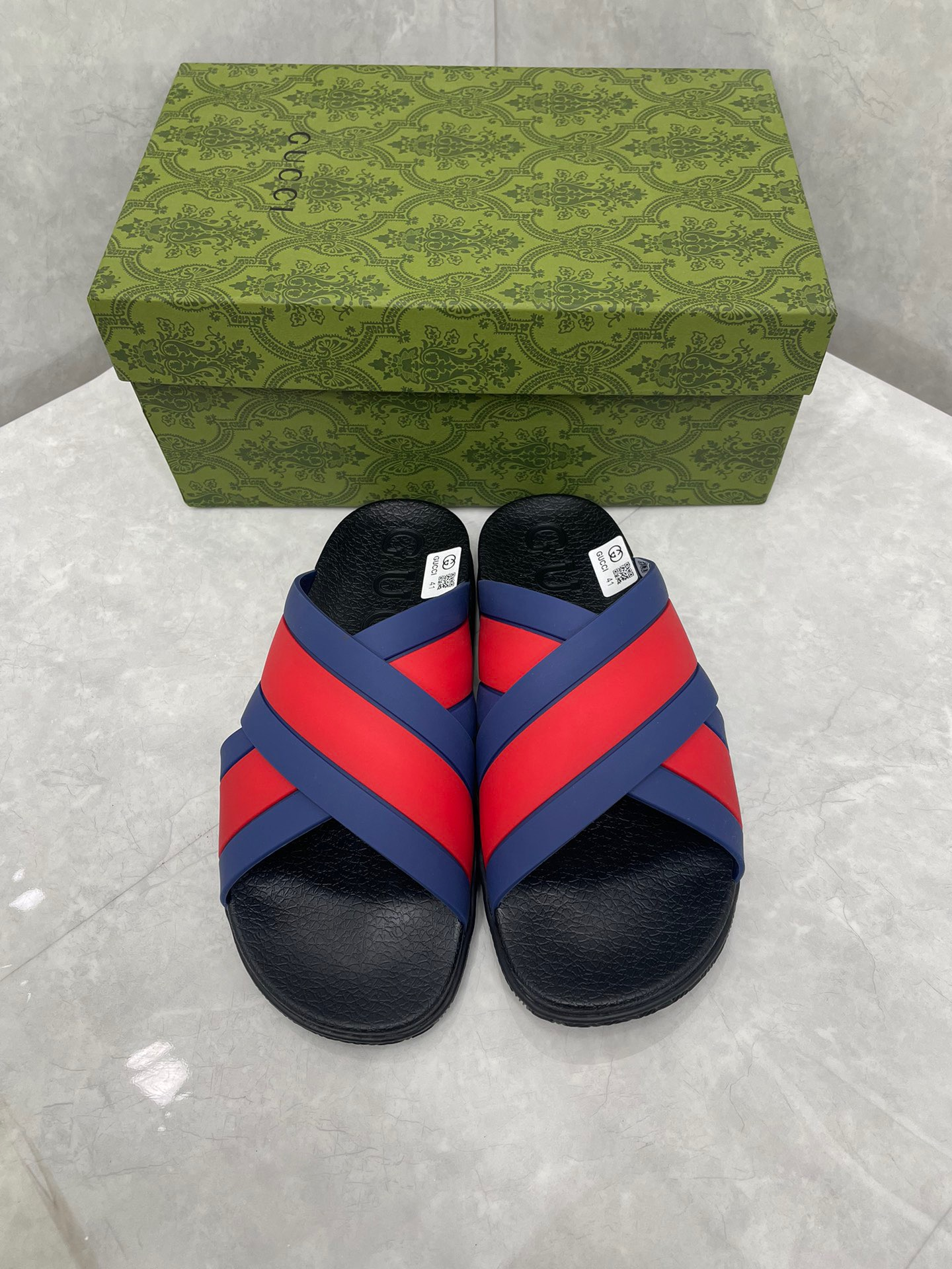 g*u*i sandals