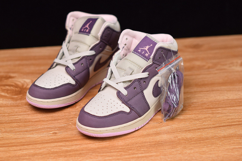 air jordan 1 mid "purple dust" 555112-500