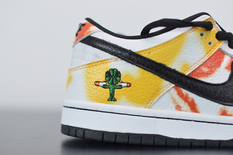 nike sb dunk low “raygun tie-dye” bq6832-101