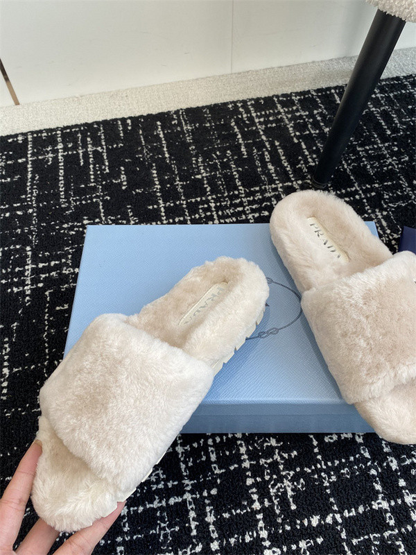 Pra*a sandals