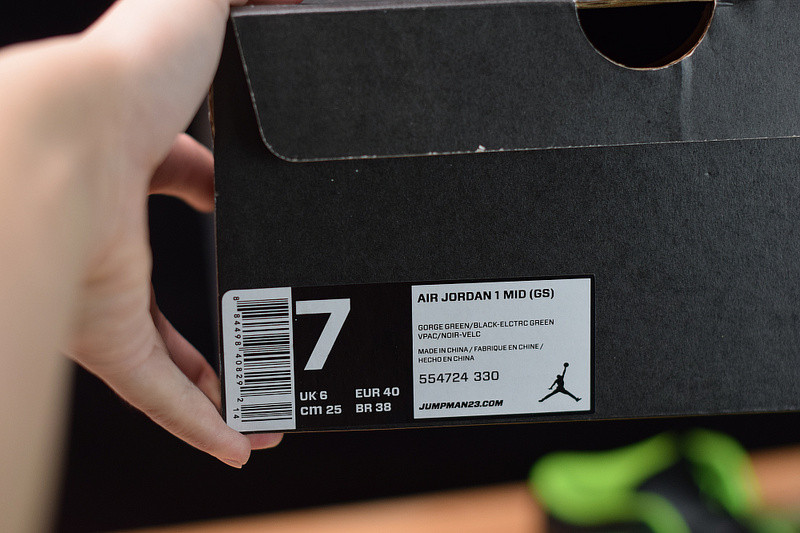 air jordan 1 mid "hulk" 554724-330