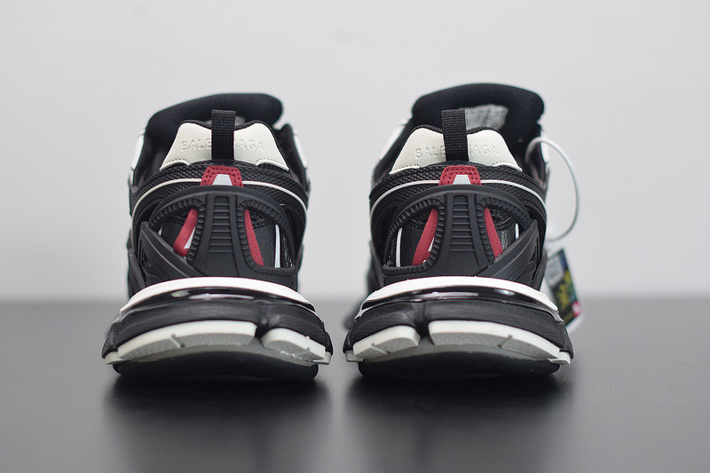 bc track sneaker